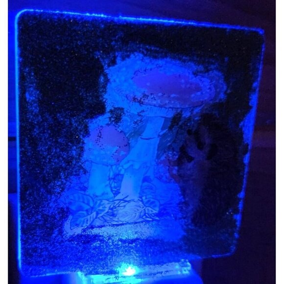Hedgehog Mushroom Night Light With Green Glitter & Blue light Plug-In - Picture 4 of 6